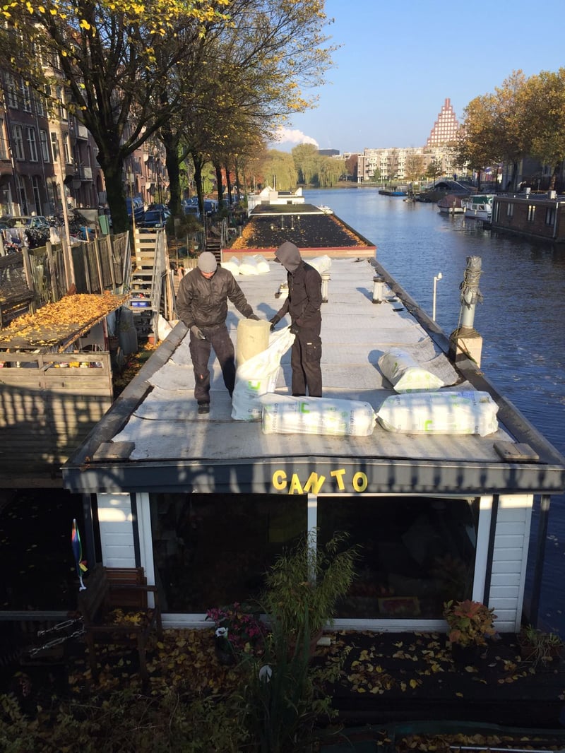 Amsterdam - installing Urbanscape Green Roll.jpg